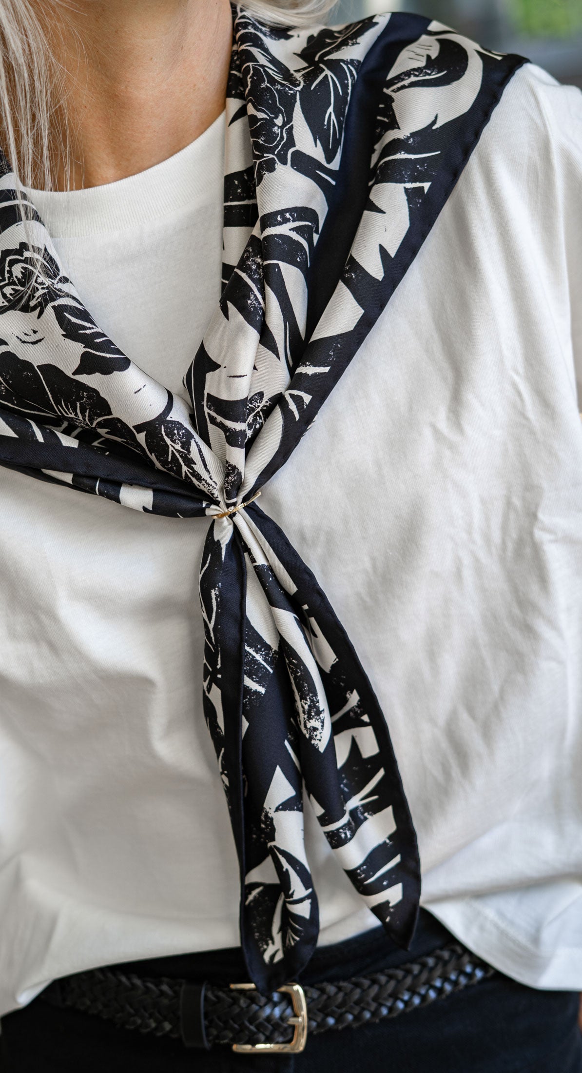 Noir Roses - Grand Foulard
