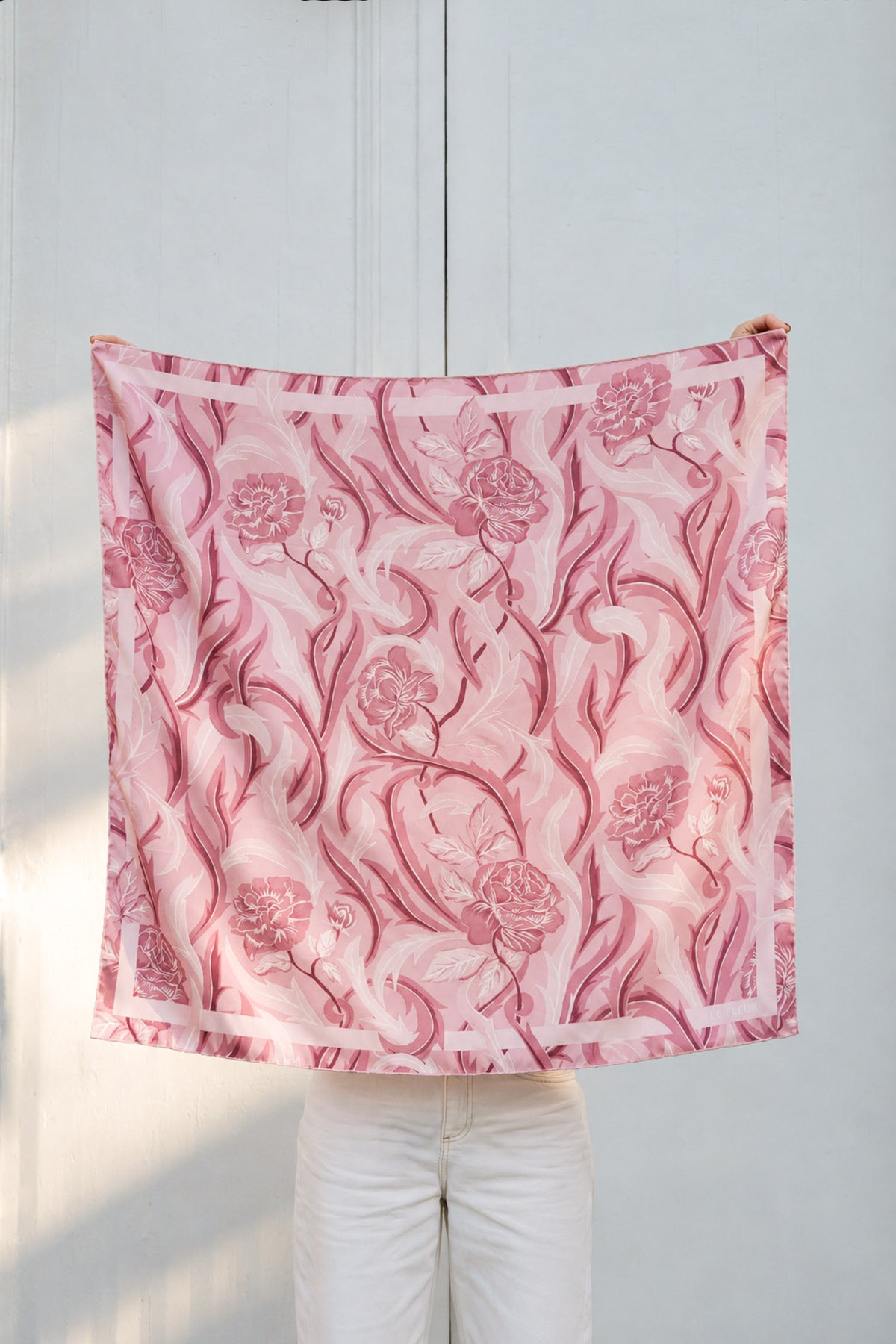 Antique Roses - Grand Foulard