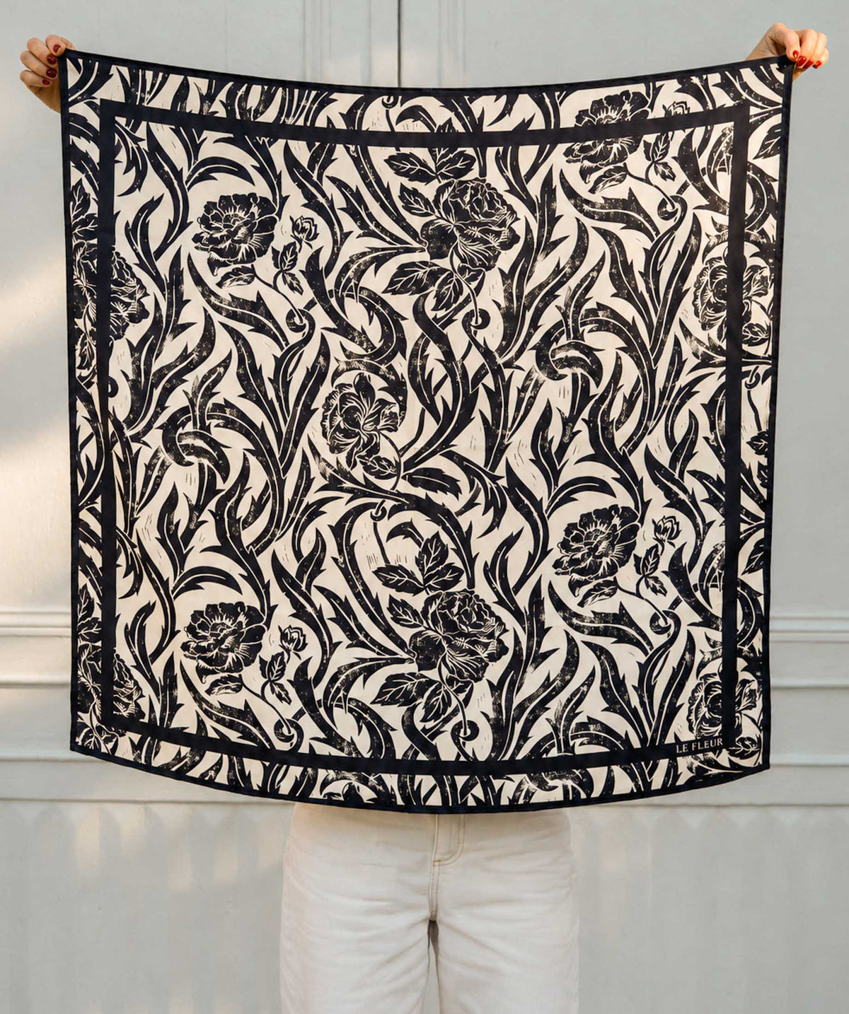 Noir Roses - Grand Foulard