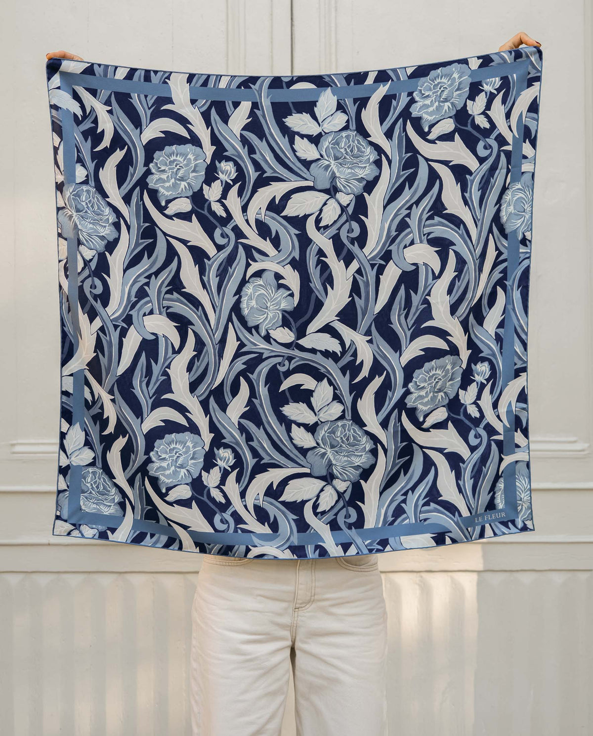 Blue Roses - Grand Foulard
